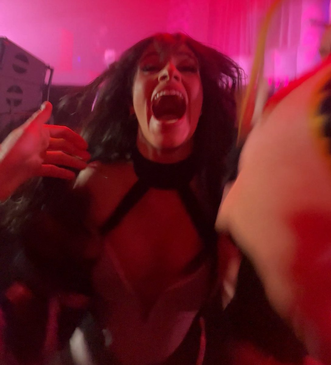workingforcc's tweet photo. 📸| Camila Cabello #YoursCTour https://t.co/EeIoHCjl9L