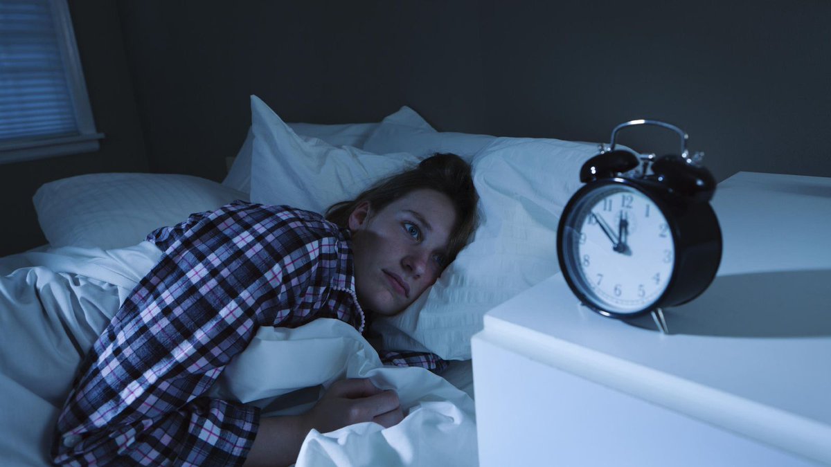 freddycon4salud's tweet photo. ¿Sabías que el móvil antes de dormir retrasa el sueño 40 min?** 📵 Trucos para descansar mejor. #SueñoSaludable
https://t.co/QYJdZR2eqt https://t.co/DFNcYHuXpw
