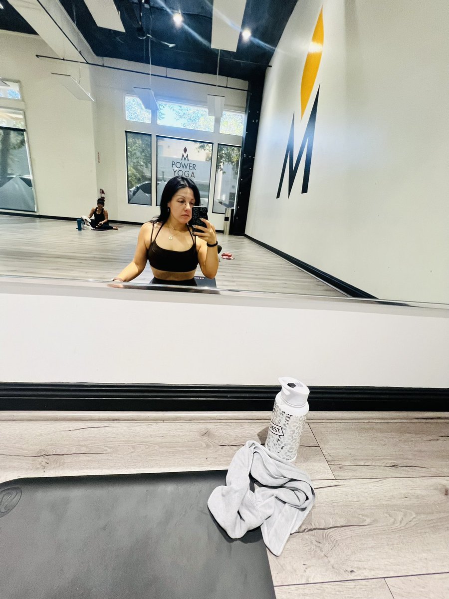 Sassi_Sandy's tweet photo. 🧘🏻‍♀️💪🏽❤️🫶🏽 https://t.co/1EIDKJ4lHa