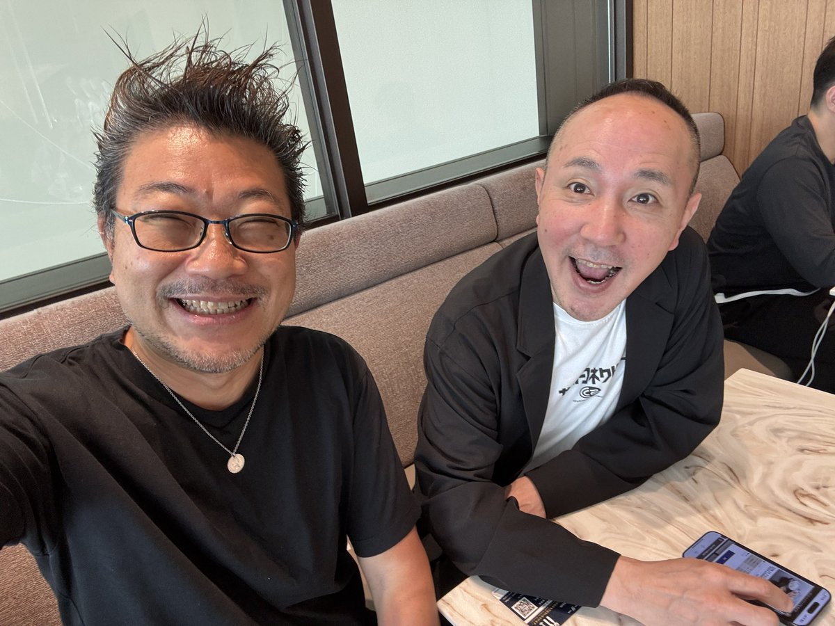 t_miyazaki_cc2's tweet image. ANA 羽田第二ターミナル国際線
sweet lounge
ニューヨーク→ロチェスター→ピッツバーグ→ロサンゼルス行ってきます!
パリジャパンエキスポに向かう松山とばったり!
第三ターミナルとも違うメニューで海鮮丼作れる。
食べちゃおうかなぁ…
#ana #羽田第二ターミナル国際線 #スイートラウンジ