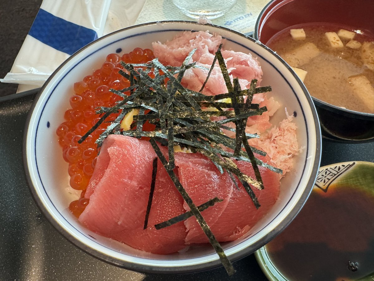t_miyazaki_cc2's tweet image. ANA 羽田第二ターミナル国際線
sweet lounge
ニューヨーク→ロチェスター→ピッツバーグ→ロサンゼルス行ってきます!
パリジャパンエキスポに向かう松山とばったり!
第三ターミナルとも違うメニューで海鮮丼作れる。
食べちゃおうかなぁ…
#ana #羽田第二ターミナル国際線 #スイートラウンジ