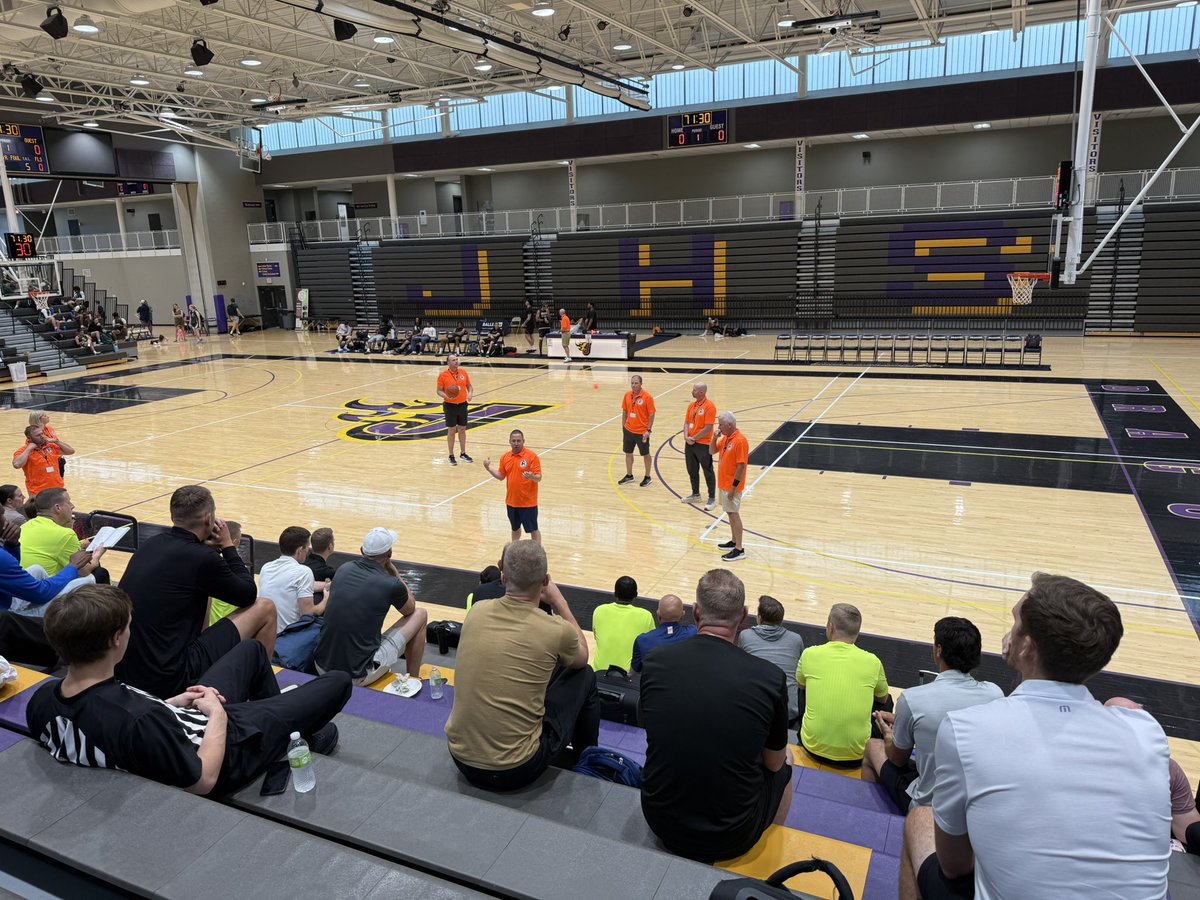 NikRule's tweet image. What an awesome weekend at the @iccacsports Summer Series! Had the chance to connect with 100+ dedicated men’s and women’s basketball officials—most of whom currently work or have worked in the @HeartSportsNews or aspire to join us one day.

Big thanks to our coordinators, Gordon…