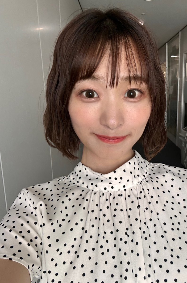 おはよ
髪の毛をアイロンでクルクルにしてもらいました☺️