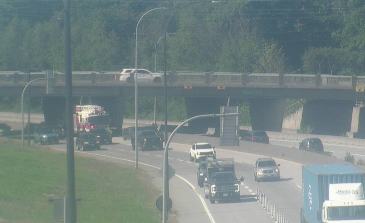 ⚠️#BCHwy99 Southbound vehicle incident at Westminster Hwy has the left lane blocked. #RichmondBC