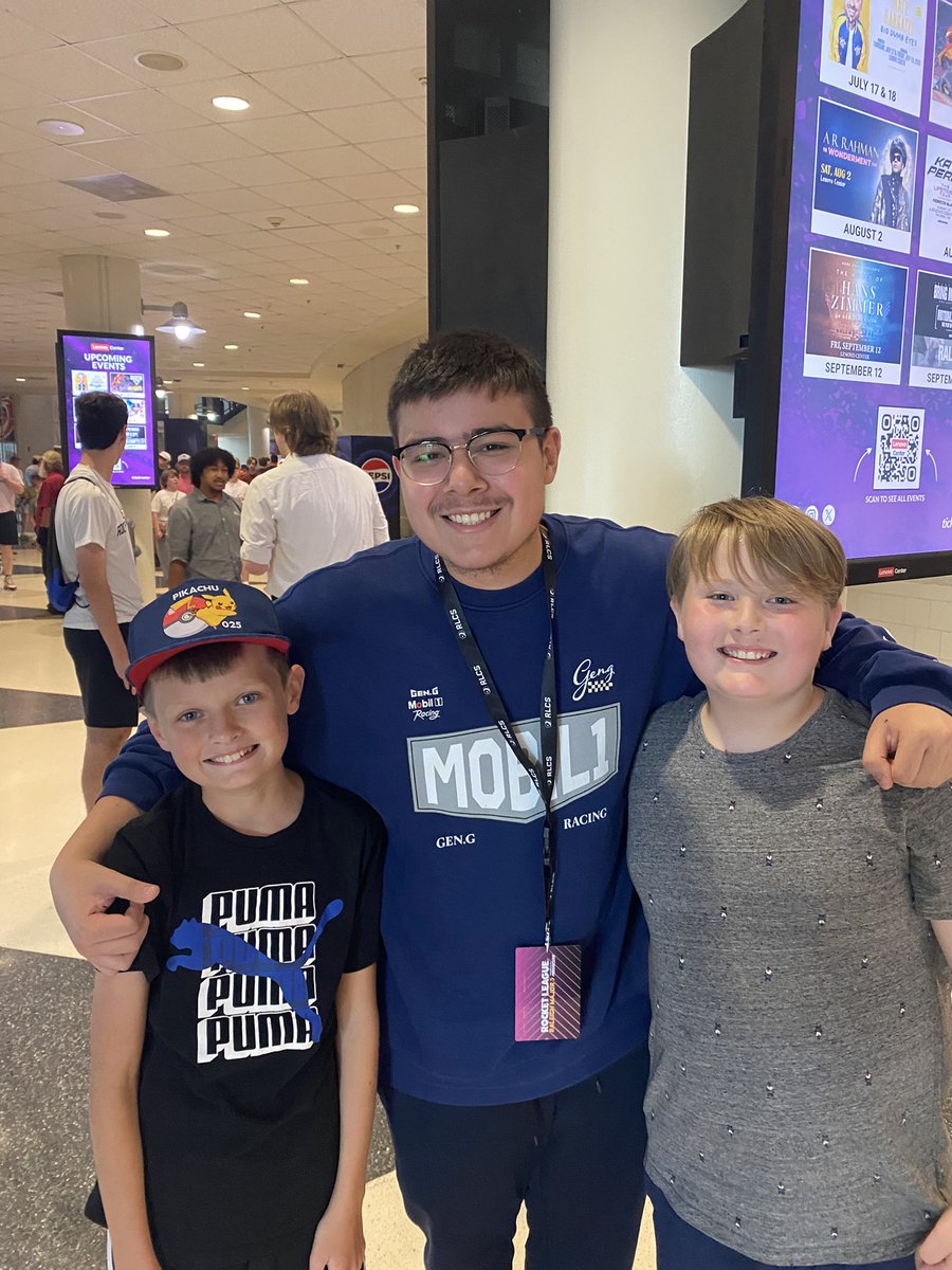 letterperfectG's tweet photo. #rlcs #rlcsraleigh Thanks for making these kids happy. @kofyr4 @_Flitz @CheeseRL_ @ChiefBeef_rl @creamzrl @MizuRL @WahveyRL https://t.co/76qW2CkV7x