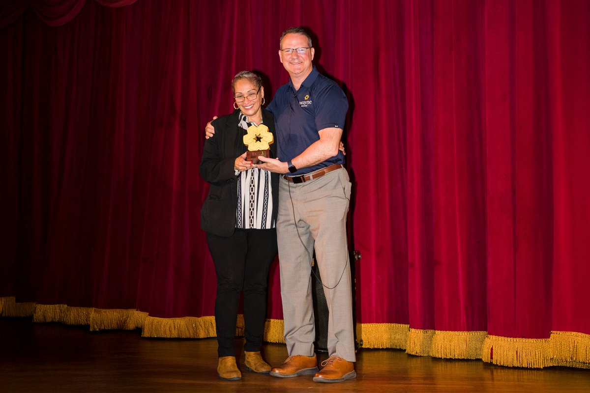 Team Wayne Day Spotlight! 

We’re so proud to honor Joanne Rivera Ortiz, Personal Banker from our Liberty Branch, as the recipient of the Bold Award — the “Fearless Leader” recognition from our Every Day Better Awards!