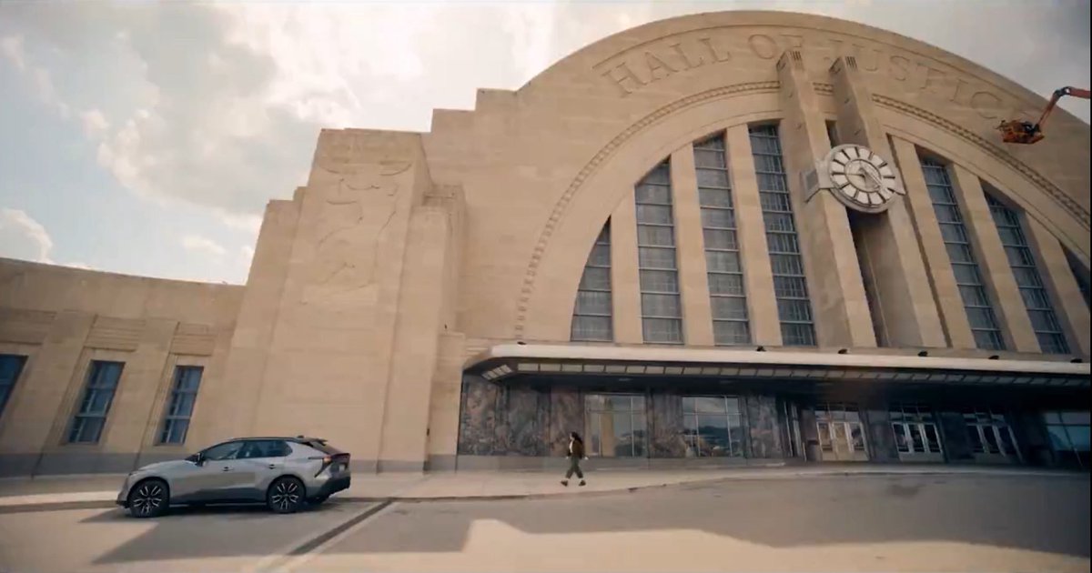 homeofdcu's tweet photo. First look at the Hall of Justice, under construction, in the DCU during #Superman https://t.co/v87qc2yfjx
