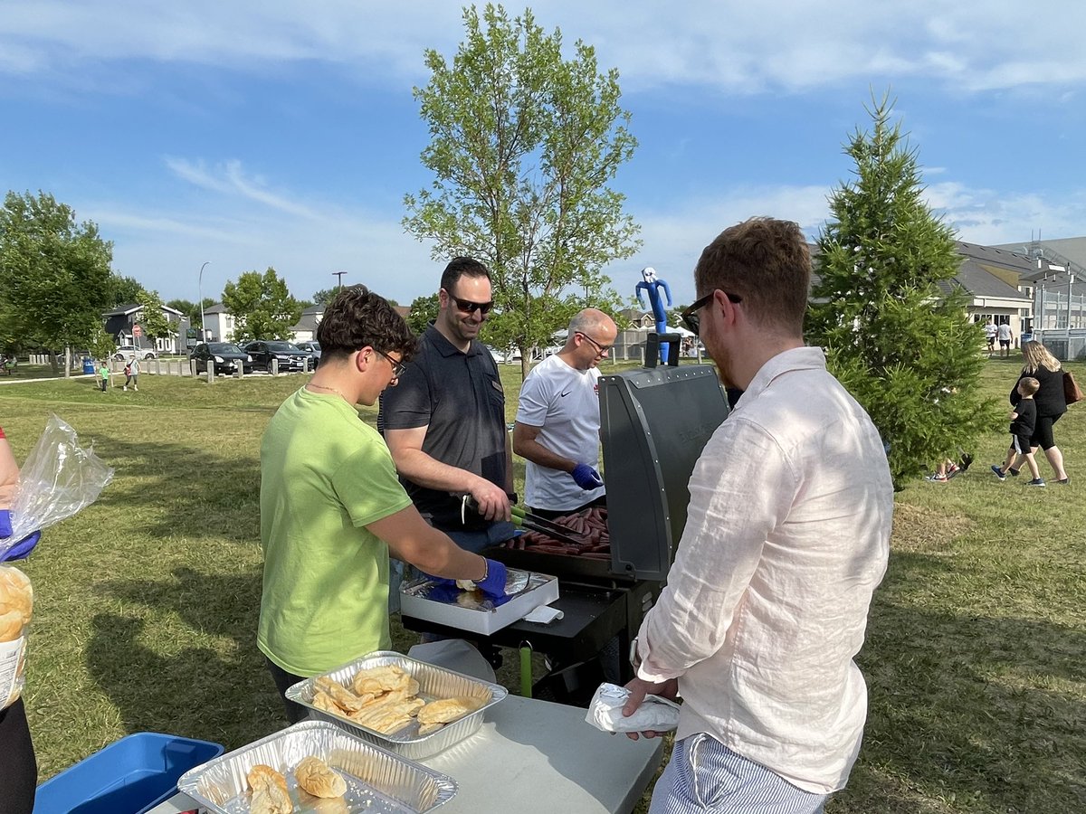 BenCarrwpg's tweet image. What a perfect day for the Linden Woods Community Centre Summer BBQ! From bouncy castles and face painting to the weekly Farmer’s Market, there was something for everyone.
Thank you to the organizers and volunteers who make events like this possible.
#SummerBBQ #Lindenwoods