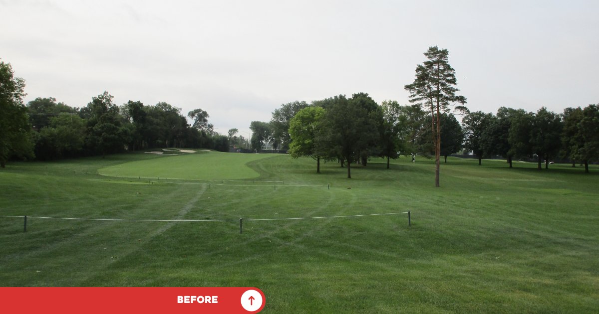OCMGolf's tweet image. A before and after view of the new 6th at @MedinahCC.
Fortunate there was space to move away from the boundary to screen cars & houses but then an old photo of the original green gave us the idea of again using a fence as a hazard.
📸: 3 & 4 @fried_egg_golf
