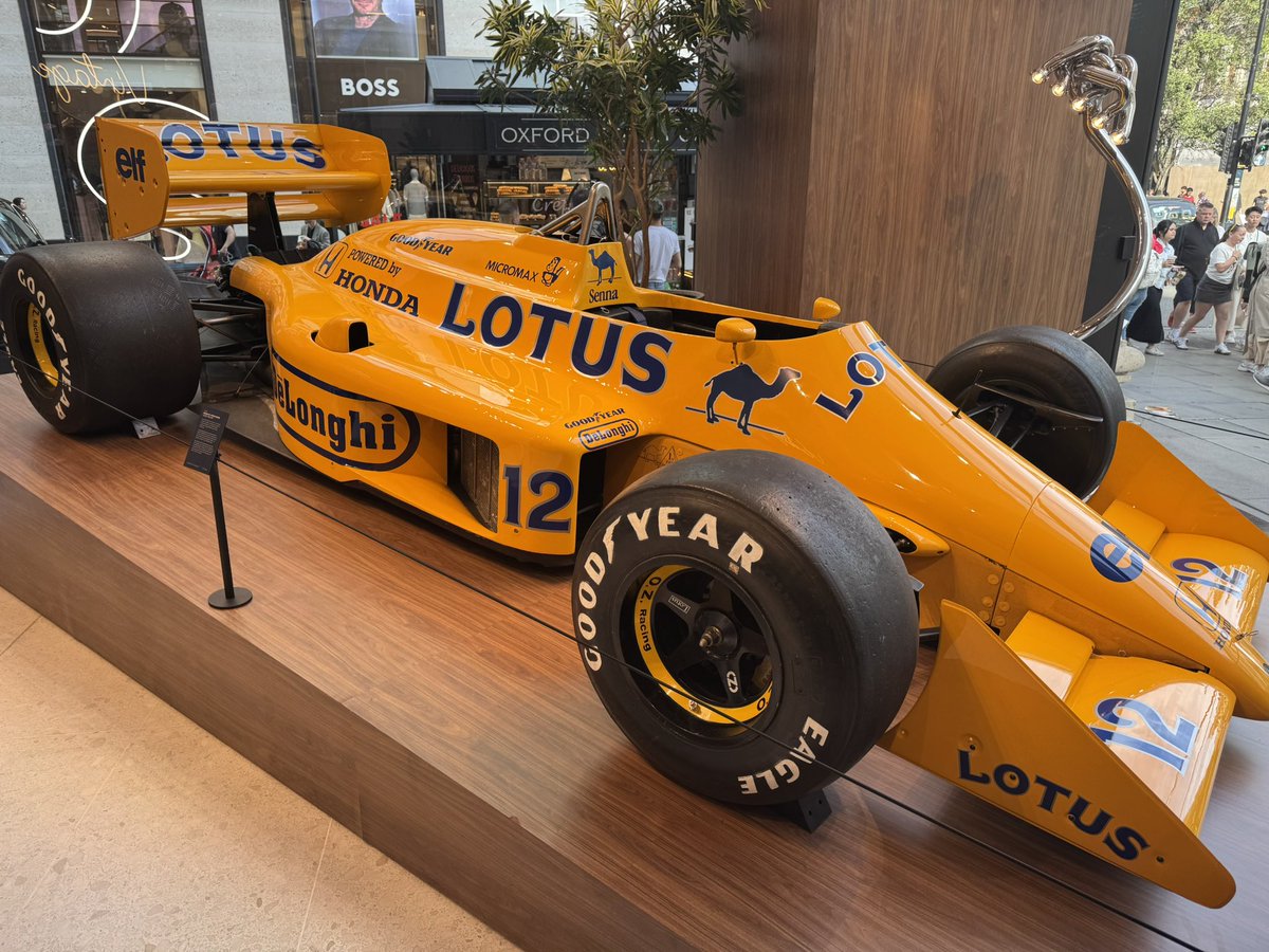 Loving the current F1 buzz. Takes me back to my teenage years and lazy hazy Summer of ‘76 ☀️Engines roaring and me wide-eyed meeting my heart throb James Hunt. A golden memory from a golden age of racing.💛🎬🏁#f1 #film #popcorn #heartthrob #throwbackmagic #formula1 #nostalgia