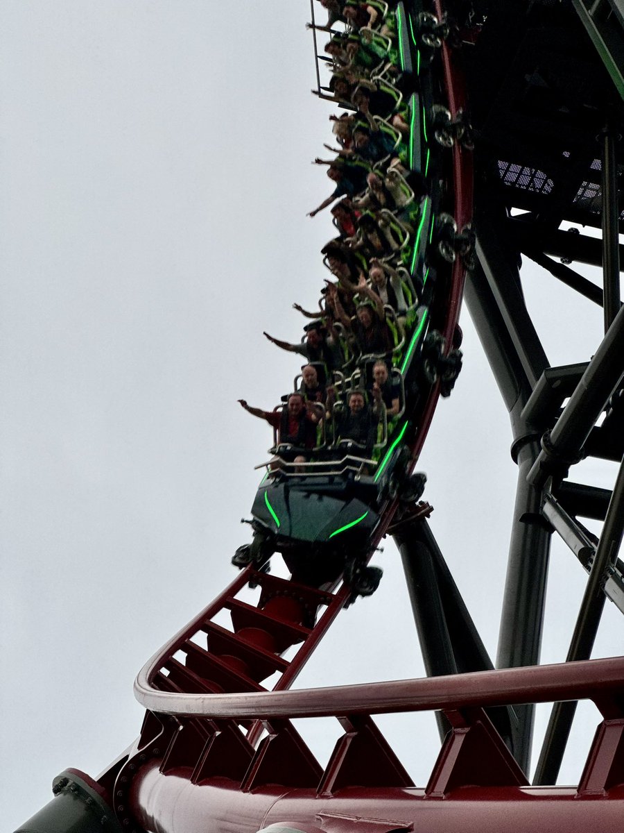 AmusementTweets's tweet photo. So many happy faces on #SirensCurse. Looks like @cedarpoint has another winner in there lineup.
#CedarPoint #CP #VekomaRides #TiltCoaster #AmusementLifestyle #CedarPoint2025 https://t.co/T8D8UWUMCP