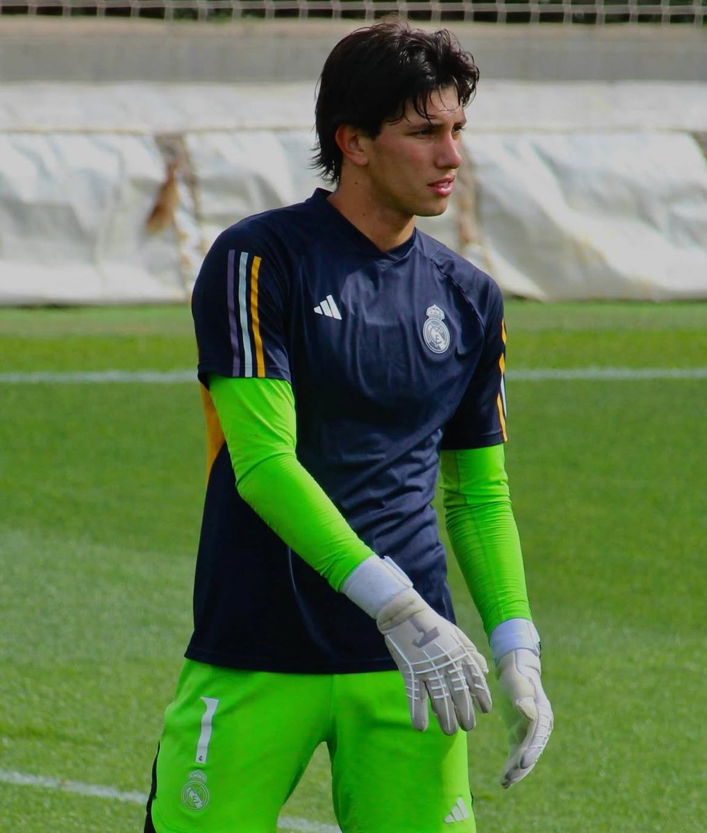 #FCJuarez

Guillermo Ruiz podría convertirse en nuevo portero de #Bravos, el jugador de #Leganés B tiene 21 años de edad y mide 1.94 m. 

Nació en España y tiene ascendencia mexicana por su padre, además de la nacionalidad estadounidense y uruguaya.