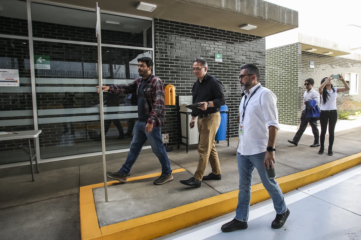 Durante el recorrido, reconocieron este modelo como un referente nacional por su enfoque integral, técnico y operativo, alineado con las Normas Oficiales Mexicanas establecidas para un Programa de Verificación Vehicular. 🌿✅
