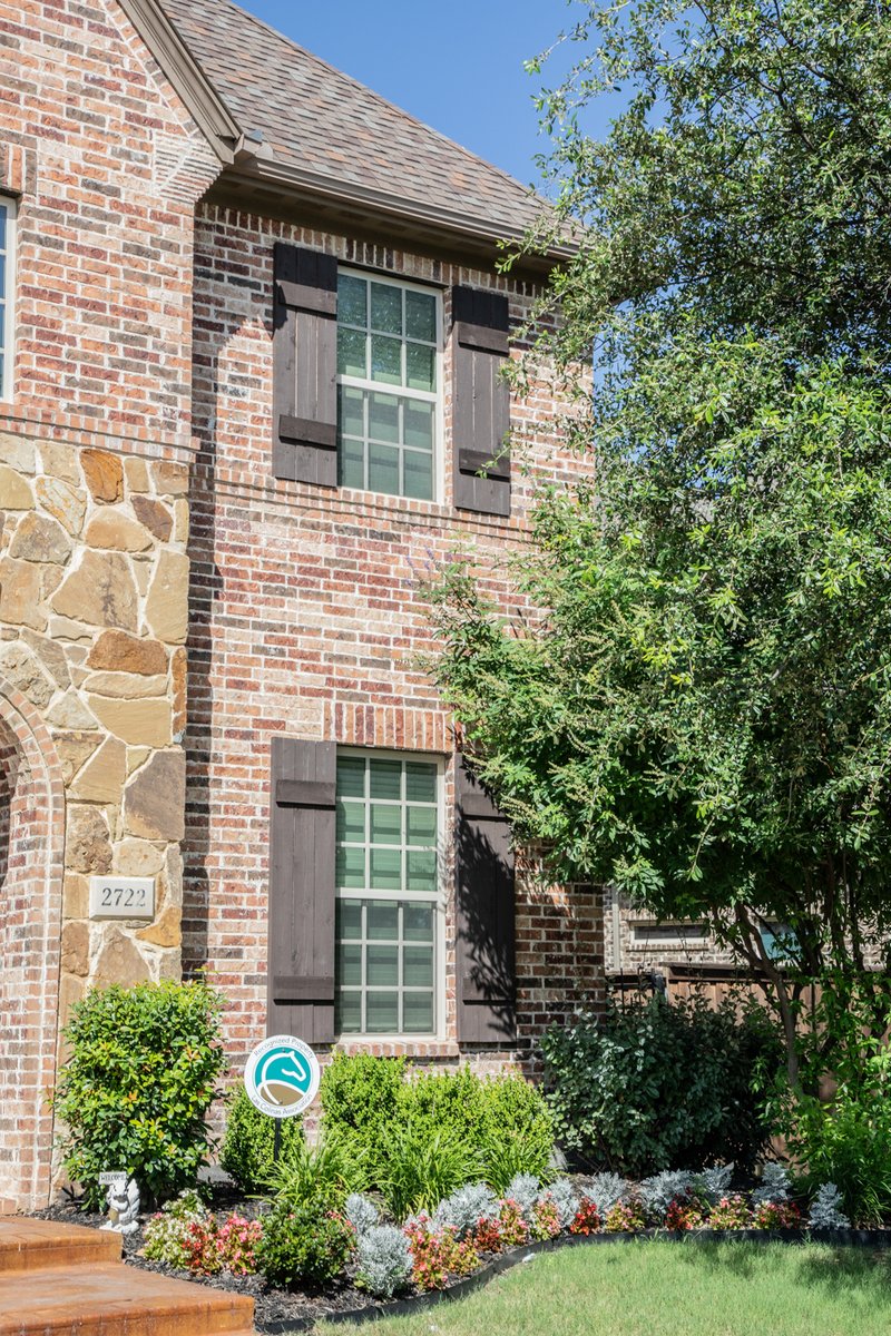 Say hello to our June 2025 Recognized Property—2722 Fountainview Drive in The Bridges at Las Colinas! This stunning two-story home pairs classic brick and stone with Tudor-style gables, dark wood accents, and vibrant landscaping. A true standout! #LasColinas #RecognizedProperty