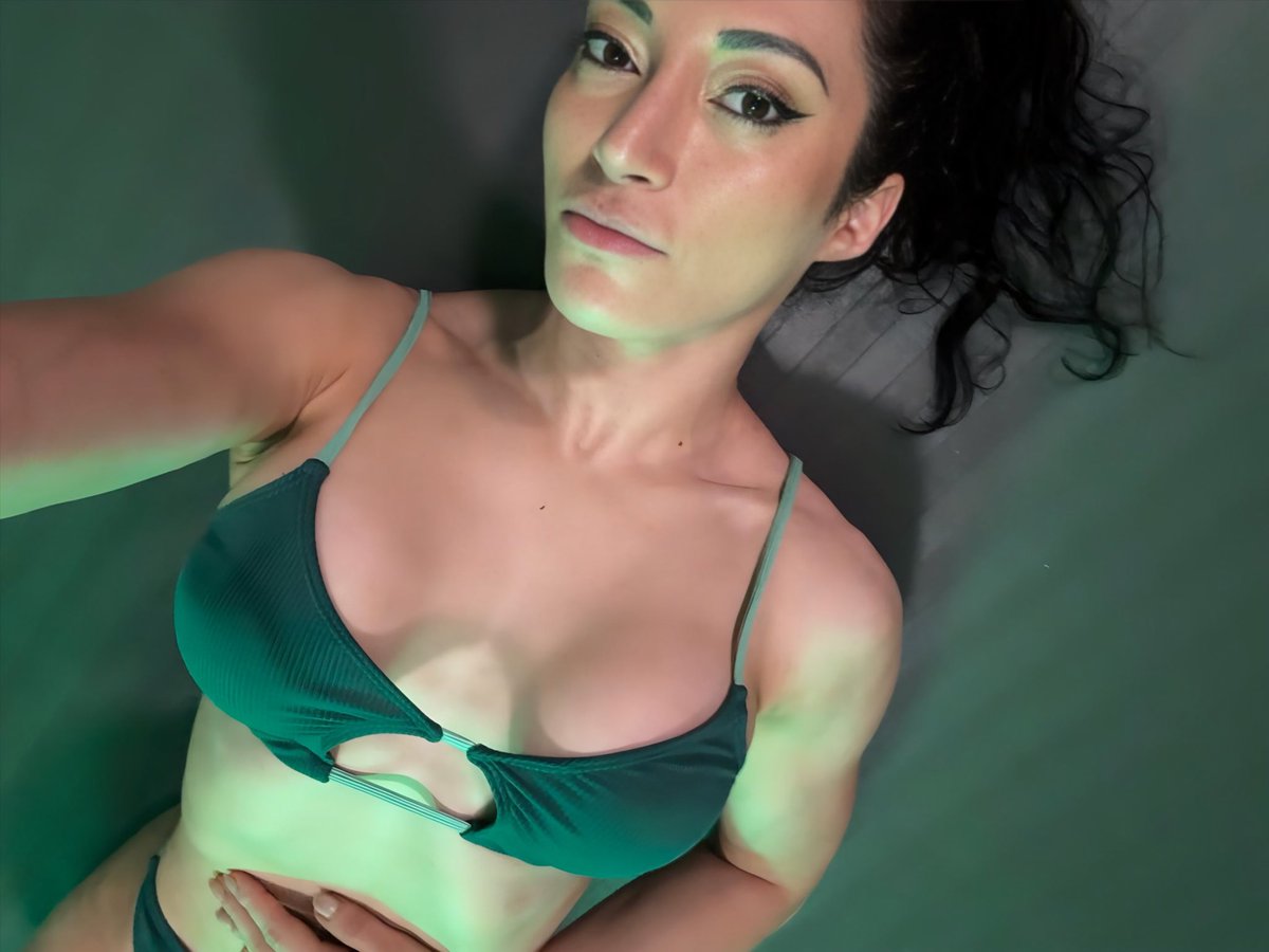 Access to me is earned.
And it’s revoked the second I’m bored, unappreciated or disrespected. 

Findom
Femdom
Session wrestler