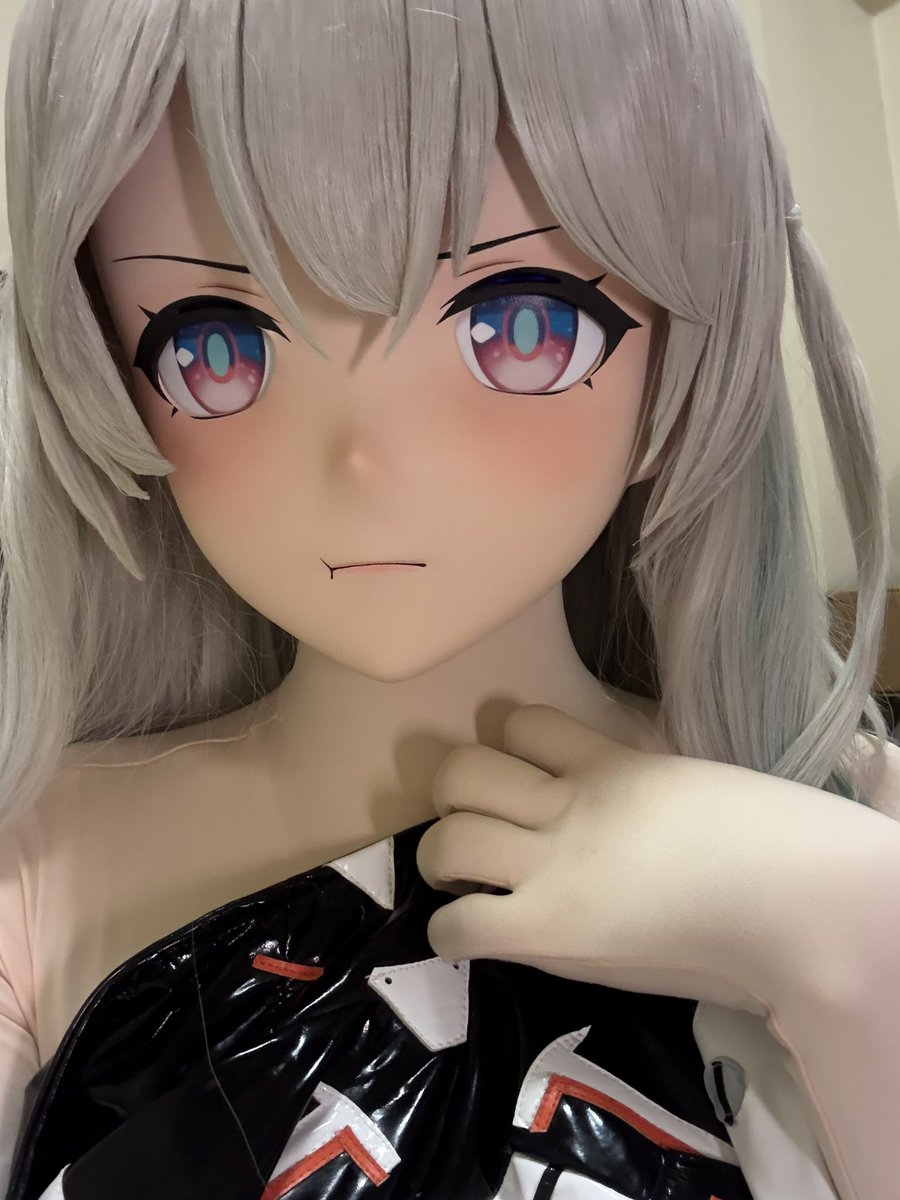 讨厌，还没换好衣服，不许进来！