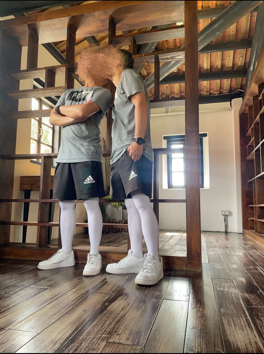 拍完路人就出現了😅

#絲襪 #褲襪 #白褲襪 #褲襪愛好者 #男生穿褲襪 #mantyhoseinpublic #maninpantyhose #pantyhose #whitepantyhose #mantyhose #stockings #tight