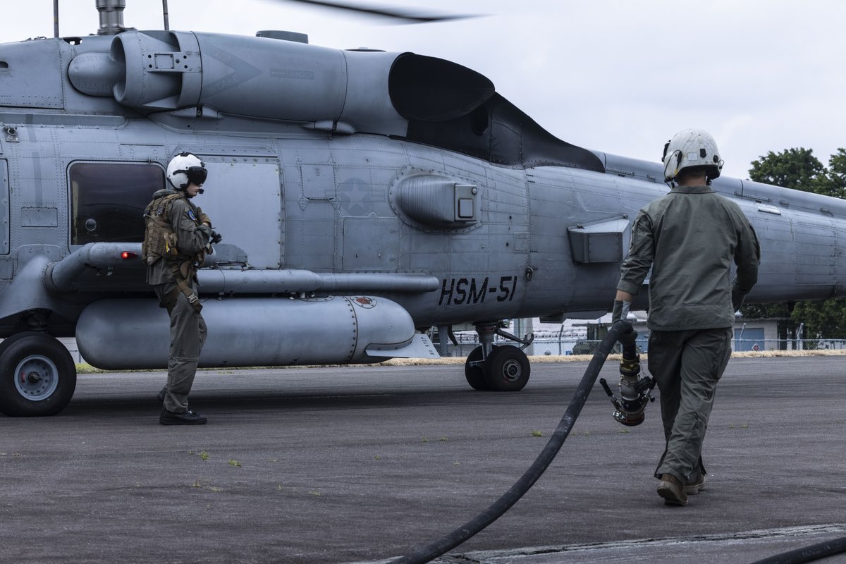 OkinawaMarines's tweet photo. #Marines with @1stMAW_Marines supported 4th Marines during Fuji Viper 25.3, providing assault transport, aerial escort, delivery ops, and simulated close air support, enhancing lethality through integrated training.
#FujiViper #1stMAW #MCIPAC #ForwardDeployed https://t.co/MAdGOZ6ldb