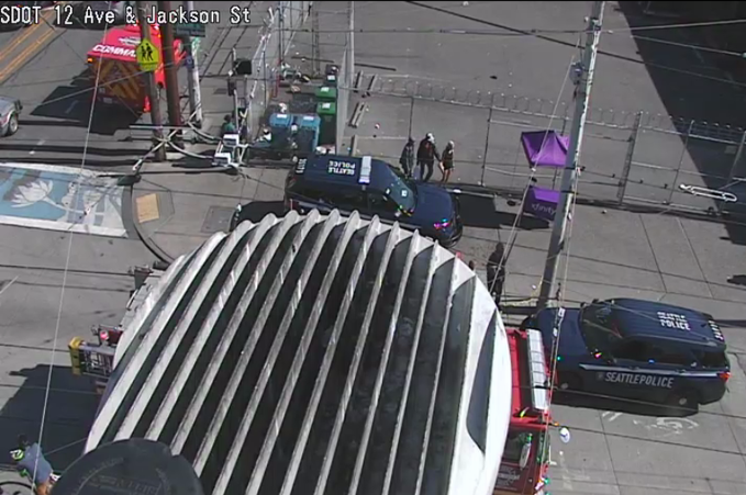 Xe khẩn cấp trên S Jackson St & 12th Ave S chặn