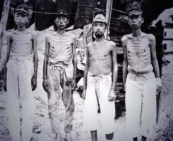 かつて日本陸軍軍装趣味者が他のジャンルのミリタリーマニアから「世界一格好悪い軍服」「乞食の軍隊」「みんなガリガリじゃないからこのリエナクトは間違っている」と散々馬鹿にされ。依然推しを侮辱された事を大変恨んでいたりするわけだが。