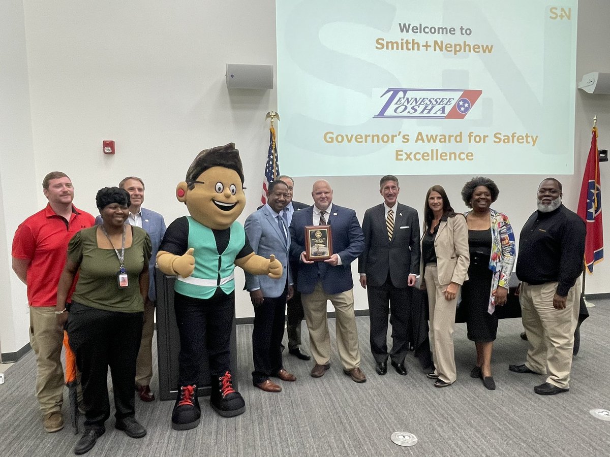 Today, I spoke at @SmithNephew in Shelby County to congratulate them on receiving the Governor’s Award of Excellence from TOSHA for surpassing 1 million man hours without a workplace incident.

Big congratulations to the entire team — including the Health, Safety, and Environment