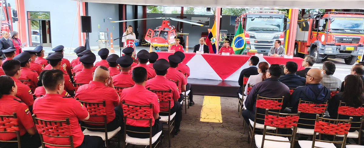 Estefy Grunauer R. (@estefania_gru) on Twitter photo 🤝🇧🇷🇪🇨 Hoy celebramos una alianza que fortalece la seguridad de Quito.
Agradecemos al Gobierno de Brasil <a href="/brasilenecuador/">Embajada de Brasil en Ecuador</a> por la donación de 5 purificadores de agua portátiles y 3,6 toneladas de alimentos al <a href="/BomberosQuito/">Bomberos Quito</a>.
Más equipo = mejor respuesta = más vidas protegidas. 🤝🇧🇷🇪🇨 Hoy celebramos una alianza que fortalece la seguridad de Quito.
Agradecemos al Gobierno de Brasil <a href="/brasilenecuador/">Embajada de Brasil en Ecuador</a> por la donación de 5 purificadores de agua portátiles y 3,6 toneladas de alimentos al <a href="/BomberosQuito/">Bomberos Quito</a>.
Más equipo = mejor respuesta = más vidas protegidas.