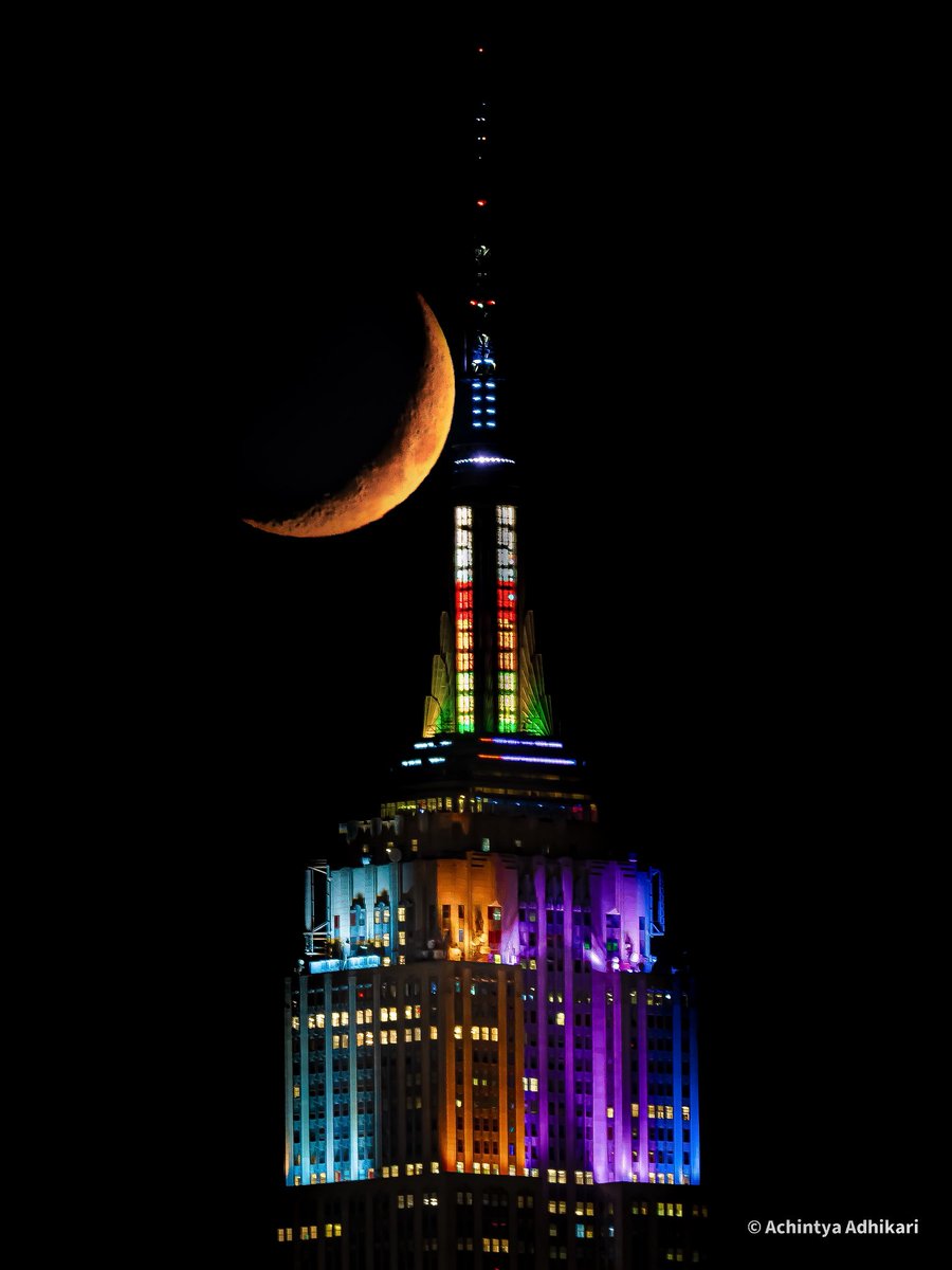 AchintyaAd24859's tweet image. 🏳️🌈 Pride Moon 🌙
Moonset over @EmpireStateBldg
Captured by @CanonUSA Canon R6MkII & @TamronAmericas Tamron 150-600 g2 lens
@XTravelMyWay @NASA @nycfeelings @nycgov @nytimes @nypost @photopills @bhphoto @NYMag @NatGeo @NBCNews @CNN @GettyImages @Expedia @BBCWorld