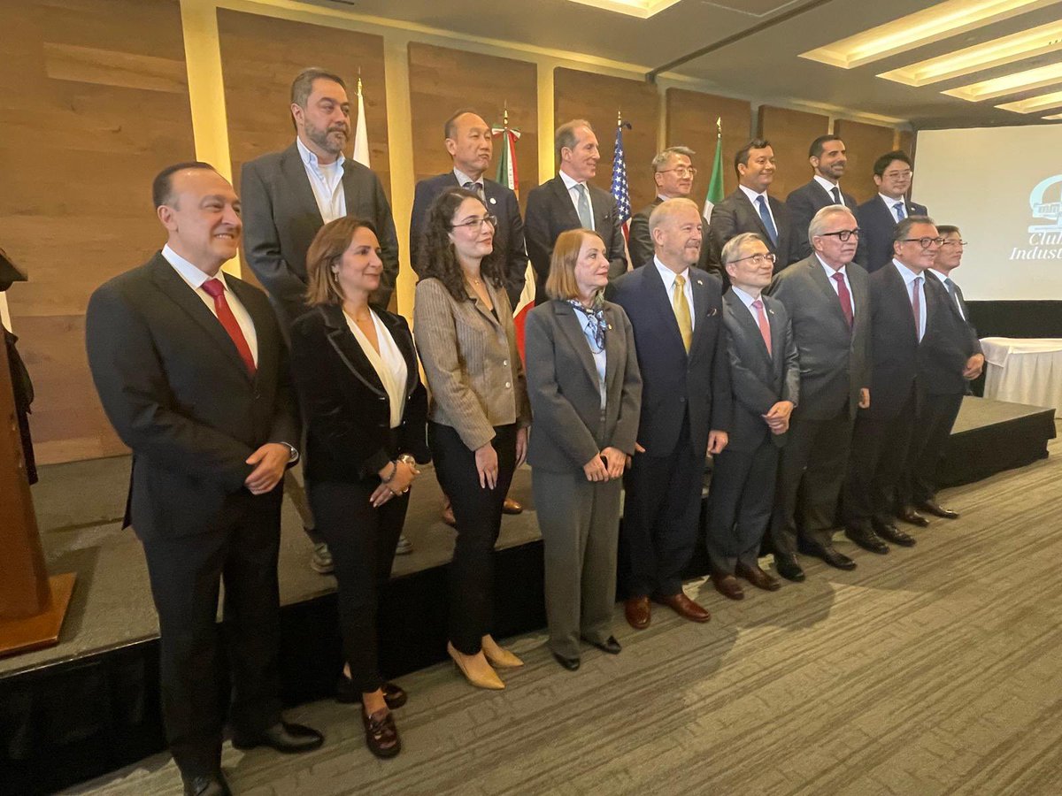 Al_Modiano's tweet photo. Orgulloso de participar en CdMX en la firma del contrato por parte de #Nextchem del Grupo italiano #Maire, con un consorcio de empresas 🇮🇹🇲🇽🇺🇸🇰🇷, para la construcción de la planta más grande del mundo de metanol verde en Sinaloa. Comprometidos con la transición energetica https://t.co/dhj0RHizNq