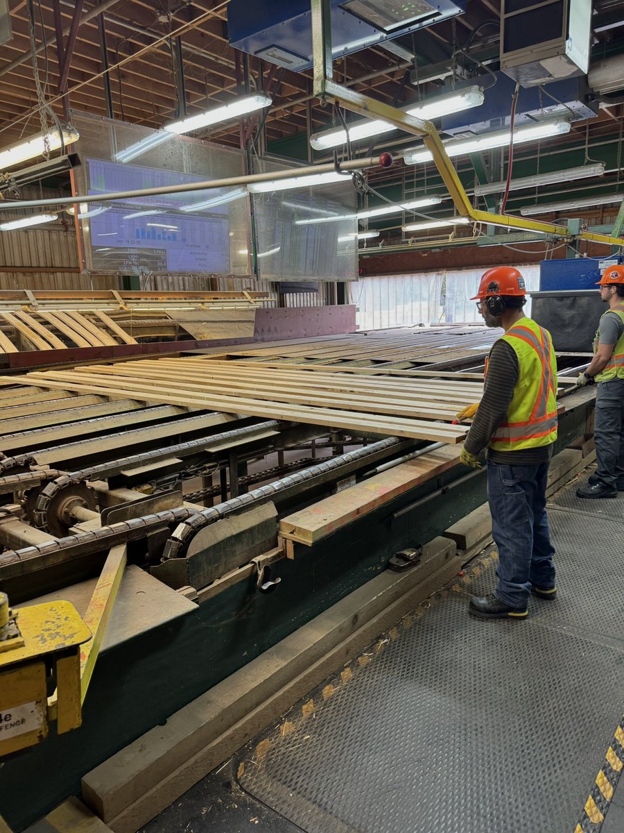 G_Anderson1's tweet image. Toured @WFPCompany Duke Point sawmill with BC’s Minister of Forests @rparmar_BC.
A strong reminder that forestry is vital to our economy — and its future must be sustainable, innovative, and resilient. #bcpoli #ForestryBC #Nanaimo #Lantzville