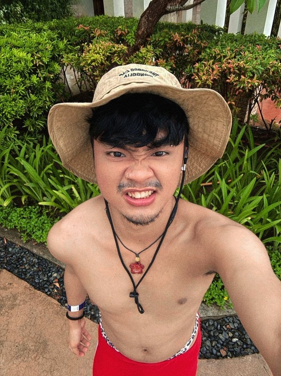 sylvie 𖦹 tweet media