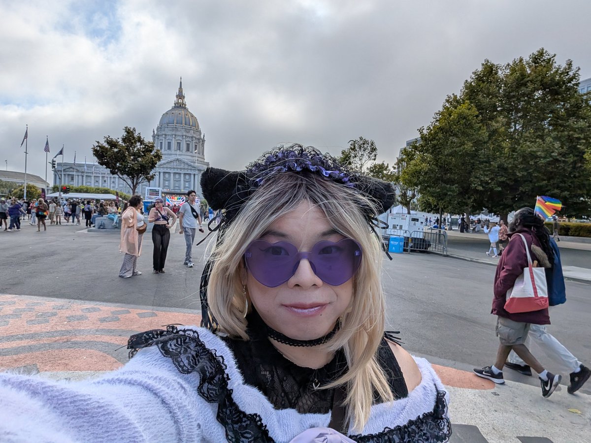 AkiresVR's tweet image. My first pride sf. Was a really fun experience. No matter what you identify as or how old you are, you're not alone. People are gonna hate and misunderstand you no matter what you do, so just keep doing you.