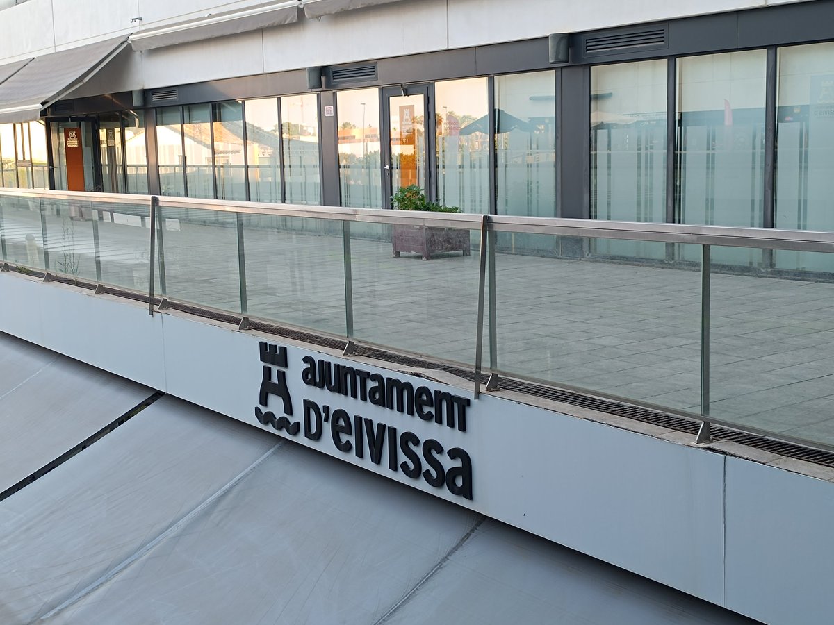 Un nuevo comienzo laboral. Nuevas metas, retos, compañeros y un camino que andaré con la misma profesionalidad de siempre. La misma que me ha traído hasta aquí.