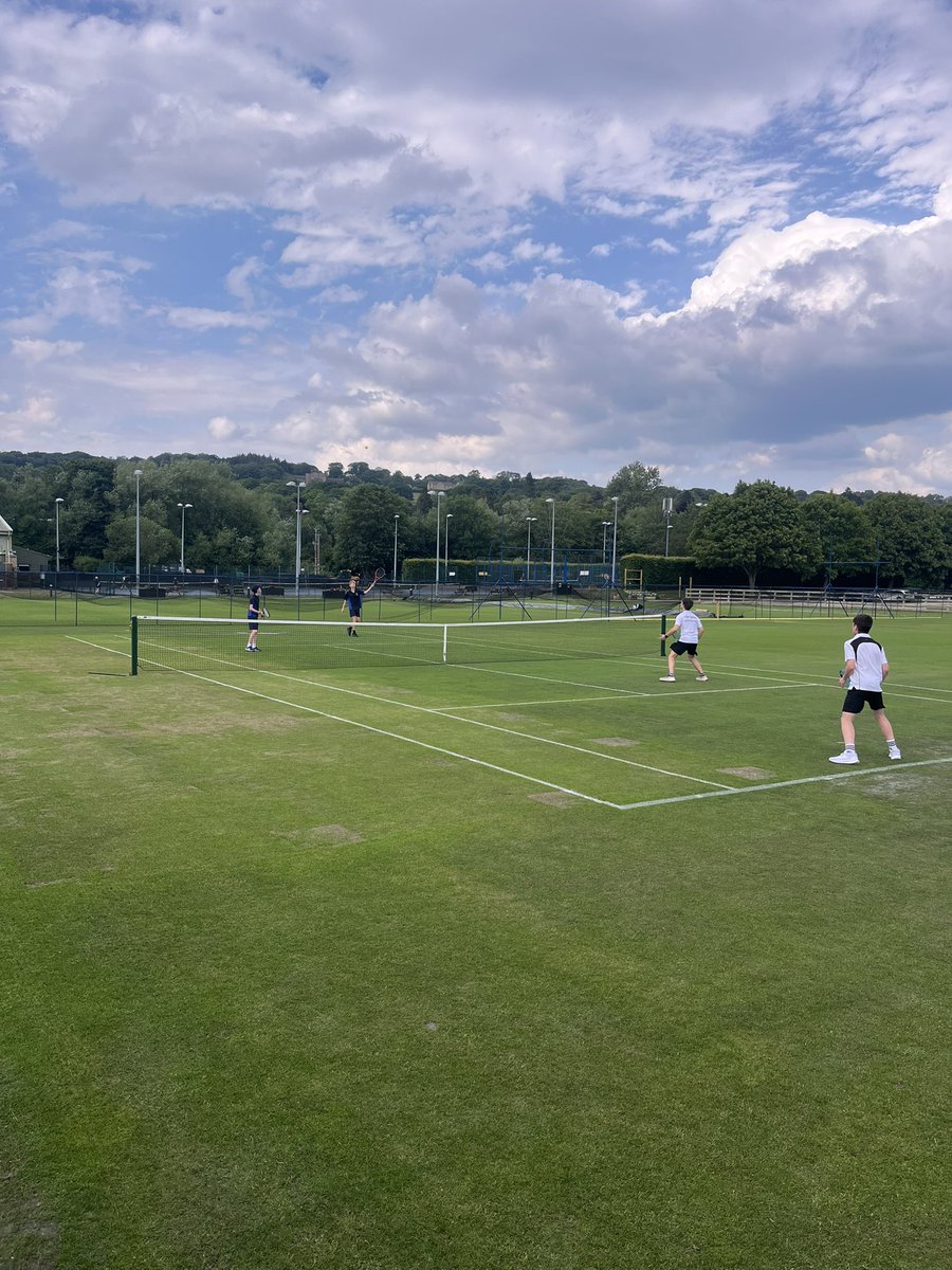 On day 1 of Wimbledon, our y9/10 tennis teams took the the grass courts at <a href="/Ilkleytennis/">ILTSC</a> for their last HG Div 1 fixture Vs St Aidans Harrogate. Thank you ILTSC for giving our students a great opportunity to play on the grass. Congratulations St Aidans for the wins! 🎾 🍓