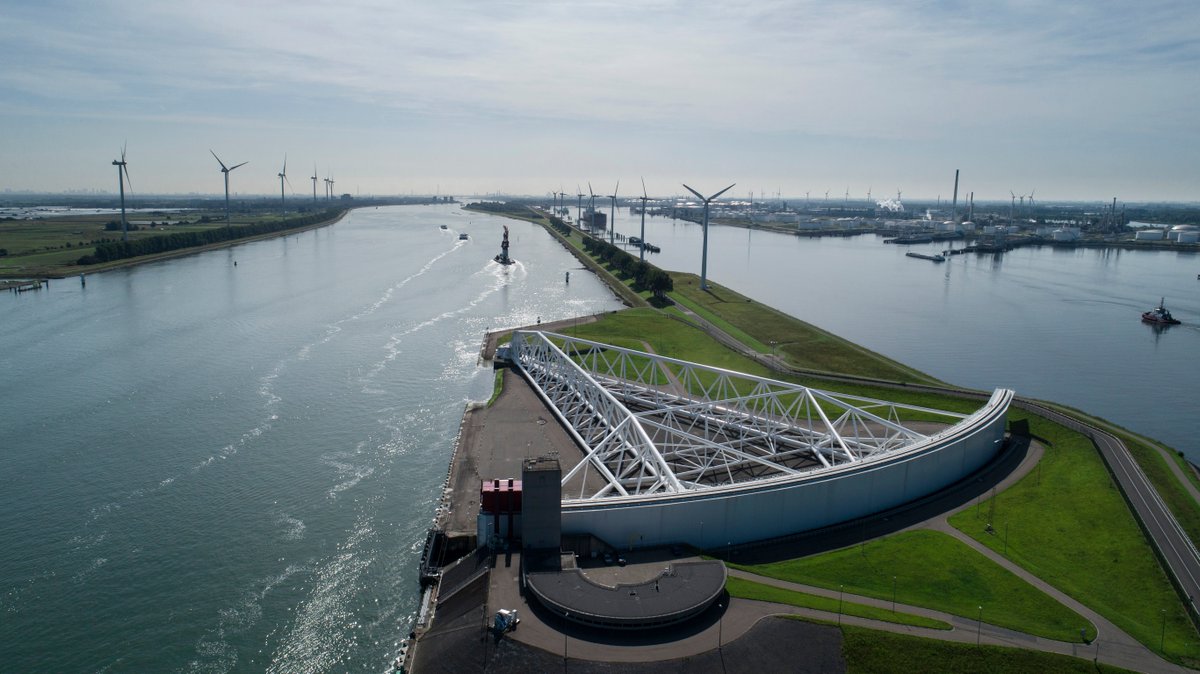 Tata Steel Nederland (@tatasteelnl) on Twitter photo ๐๐ถ๐ด๐ฒ๐ป ๐๐๐ฎ๐ฎ๐น ๐ต๐ผ๐๐ฑ๐ ๐ก๐ฒ๐ฑ๐ฒ๐ฟ๐น๐ฎ๐ป๐ฑ ๐ผ๐ป๐ฎ๐ณ๐ต๐ฎ๐ป๐ธ๐ฒ๐น๐ถ๐ท๐ธ!
Maar dat staat onder druk.
Willen we verduurzamen รฉn zekerheid behouden? Dan moeten we NU kiezen. 
๐๐ฝ Lees hier meer: tatasta.al/3TTDASg
#eigenstaal #strategischeautonomie #nederlandseindustrie ๐๐ถ๐ด๐ฒ๐ป ๐๐๐ฎ๐ฎ๐น ๐ต๐ผ๐๐ฑ๐ ๐ก๐ฒ๐ฑ๐ฒ๐ฟ๐น๐ฎ๐ป๐ฑ ๐ผ๐ป๐ฎ๐ณ๐ต๐ฎ๐ป๐ธ๐ฒ๐น๐ถ๐ท๐ธ!
Maar dat staat onder druk.
Willen we verduurzamen รฉn zekerheid behouden? Dan moeten we NU kiezen. 
๐๐ฝ Lees hier meer: tatasta.al/3TTDASg
#eigenstaal #strategischeautonomie #nederlandseindustrie
