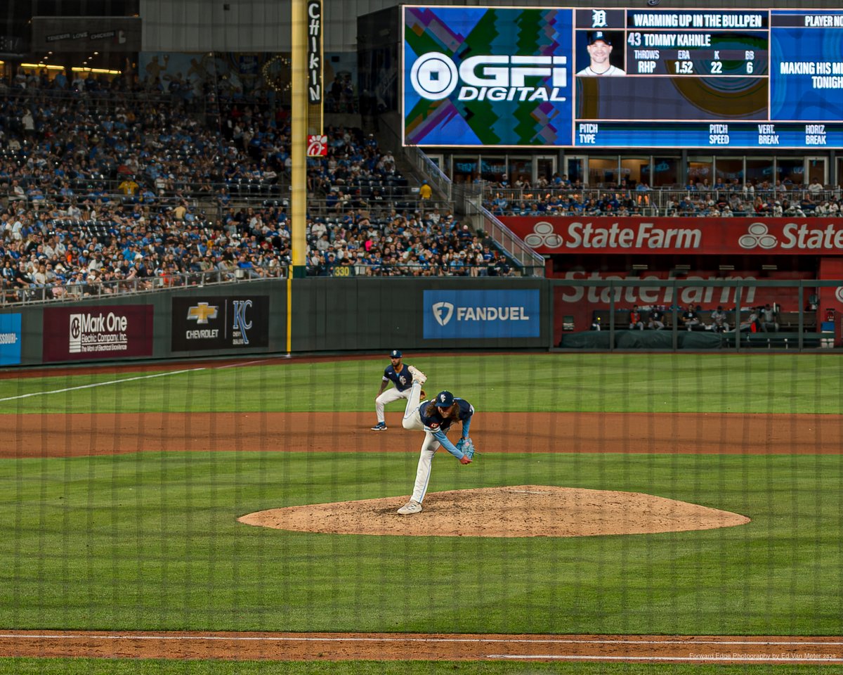 EdVanMeter's tweet image. Set 2: Detroit Tigers @ Kansas City Royals

May 29, 2025

Hoffman on the mound. 

6 frames per second, first 4 frames below.
 Yes this camera can do it! 

43mm ~ 1/1000 sec ~ f/2.0 ~ ISO 320

Leica Q3 43

Wait for the Fireworks ~ Handheld…
#KansasCityMo #kcmo #kansascityroyals