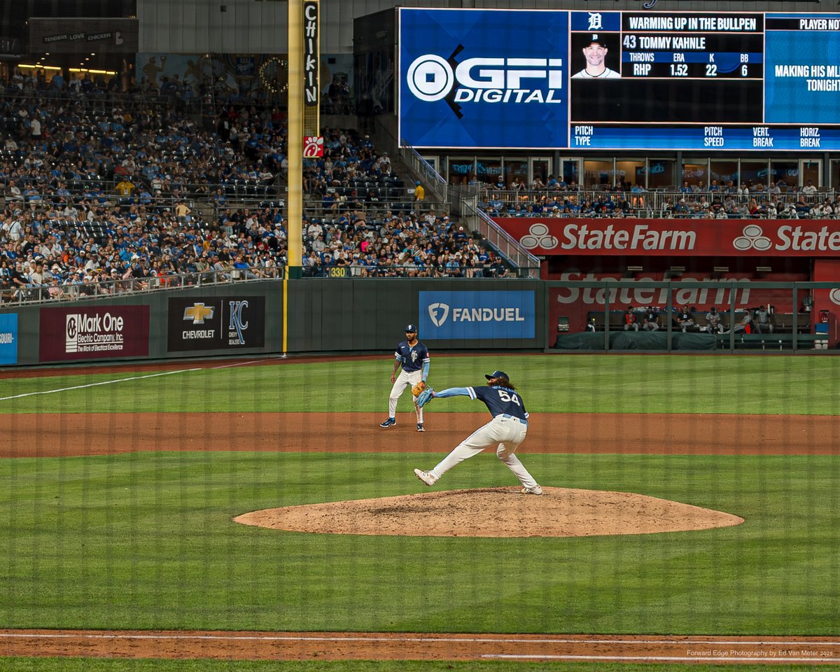 EdVanMeter's tweet image. Set 2: Detroit Tigers @ Kansas City Royals

May 29, 2025

Hoffman on the mound. 

6 frames per second, first 4 frames below.
 Yes this camera can do it! 

43mm ~ 1/1000 sec ~ f/2.0 ~ ISO 320

Leica Q3 43

Wait for the Fireworks ~ Handheld…
#KansasCityMo #kcmo #kansascityroyals