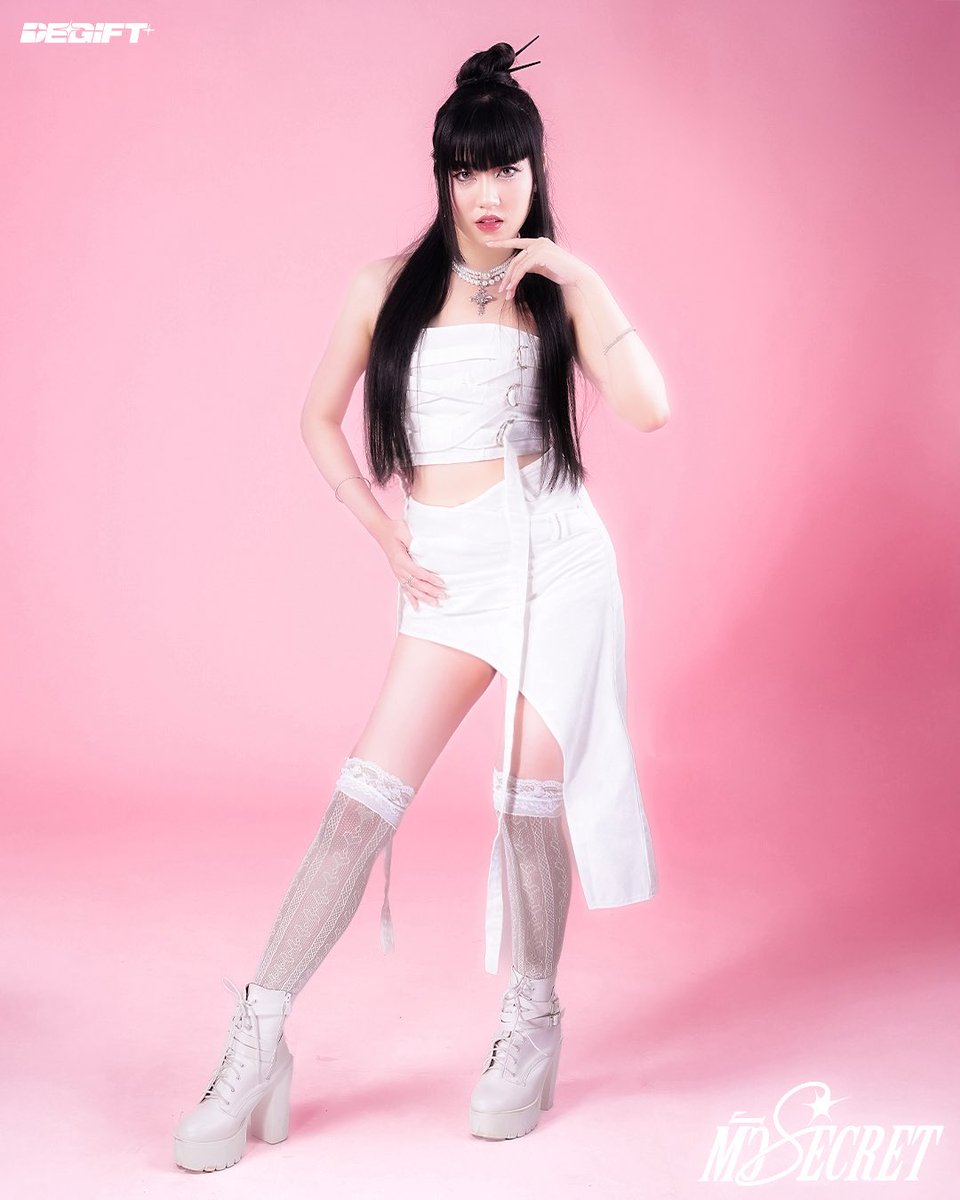 𝓐𝓽𝓸𝓶

DE GIFT’ - ตัว Secret

CONCEPT PHOTO 🎀
< ตัว Secret LOOK >

💌 MV OUT NOW!
— youtu.be/7WYRco2eCCI

💟 All Streaming Platforms
— degift.lnk.to/secret

#DEGIFT
#ตัวSecret
#FINEFINDBEAT
#TPOP