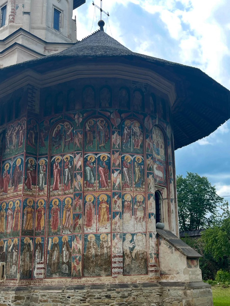 Travel_2Romania's tweet photo. Mrs Eleonora Durante Mangoni: "#Monastero di #Moldovița
Uno dei monasteri della #Bucovina tesori dell’UNESCO.
I monasteri della Bucovina costituiscono un unicum nella storia dell’arte,anche per turisti esigenti come noi Italiani. Starei ore a guardare il caleidoscopio di pitture https://t.co/7MY3kphBgG