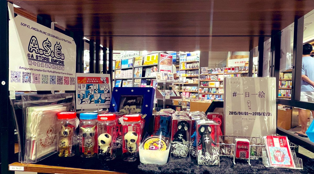 A_STORE_EMPIRE's tweet image. 「TSUTAYA BOOKSTORE 川崎駅前店」
ハンドメイドマーケット
設置完了しました♪
7/1〜末までこちらで展示販売させていただきます
よろしくお願いします