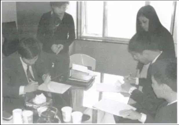 sunnyteehee's tweet image. This was the pivotal moment when VNG signed a contract with Kingsoft to bring Võ Lâm Truyền Kỳ to Vietnam — the game that made an entire generation of 80s and early 90s kids go absolutely crazy. It also generated massive profits, laying the foundation for VNG to grow into the…