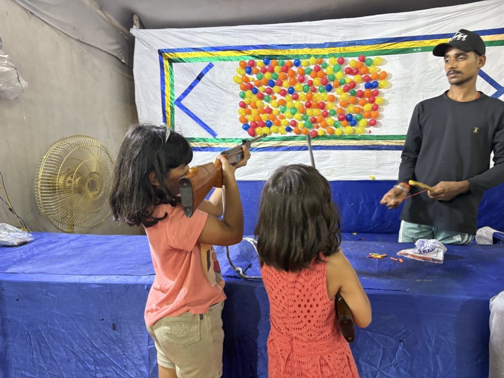 ASPV_GGF's tweet photo. Took my kids to a local fair &amp; gave them Rs 300 to manage their own rides. To my surprise,they negotiated with vendors &amp; enjoyed free rides. Watching them handle their budget &amp; use negotiation skills was a wonderful learning experience.  Proud of their confidence - truly a fun. https://t.co/7ep72KDa7i