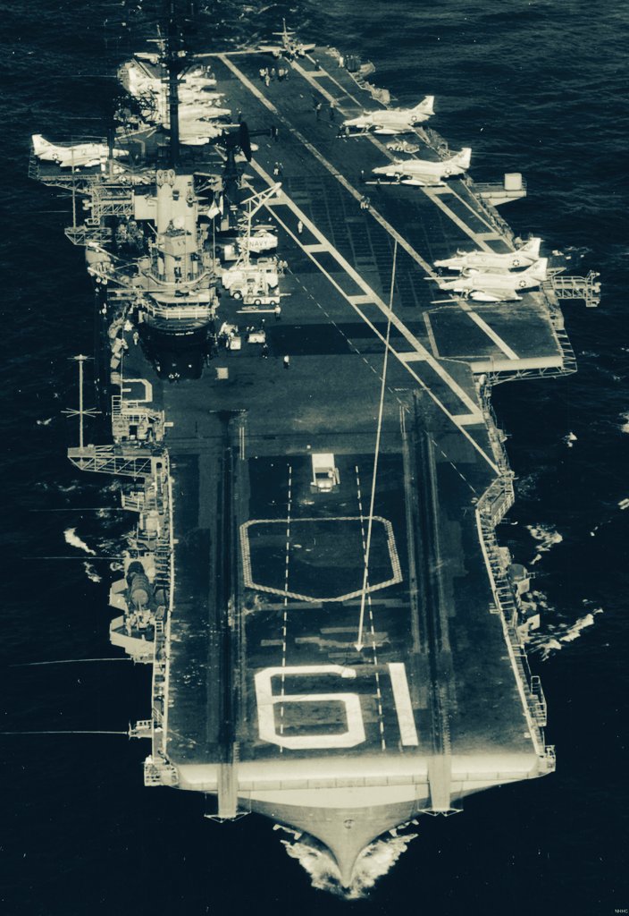 FlMichele69's tweet photo. @XLPD6CO @USN_Submariner @USNavy @HiddenHistoryYT @FORONAVAL @suzukitaitou @inaina777777 @SgmNaval @CdrEricson @AlanBry14743664 @r116440 @jmedeiros71 For @XLPD6CO : #USSHancock CV19
📷 1975 off California https://t.co/wRpxvcygGA