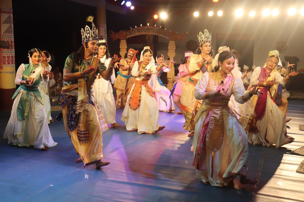 Sangeet Natak Akademi (@sangeetnatak) on Twitter photo Glimpses from the 15th Ankiya Bhaona Samaroh!
Presented by Sattriya Kendra, Guwahati — a regional unit of <a href="/sangeetnatak/">Sangeet Natak Akademi</a>, New Delhi — this vibrant festival showcases the devotional theatre tradition of Assam through the plays of Srimanta Sankaradeva and Sri Sri Madhavadeva.
A Glimpses from the 15th Ankiya Bhaona Samaroh!
Presented by Sattriya Kendra, Guwahati — a regional unit of <a href="/sangeetnatak/">Sangeet Natak Akademi</a>, New Delhi — this vibrant festival showcases the devotional theatre tradition of Assam through the plays of Srimanta Sankaradeva and Sri Sri Madhavadeva.
A