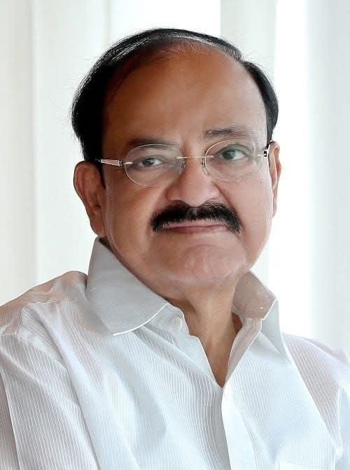राष्ट्रसेवा में समर्पित भारत के पूर्व उपराष्ट्रपति आदरणीय श्री एम. वेंकैया नायडू जी को जन्मदिन की अशेष शुभकामनाएं। 

प्रभु श्रीराम जी से आपके उत्तम स्वास्थ्य एवं दीर्घायु जीवन की मंगलकामना करता हूं।