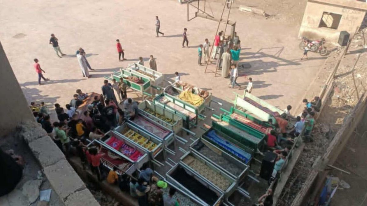 Elsha3er_A1's tweet image. القهر في بلادنا يدُك الأرض بخطواته فَ يُفزع من عليها، له حُرية الظهور والتعرّي أمامنا.. أمّا نحن فلا نملك حتى محاولة الاختباء منه حيث لا مهرب.