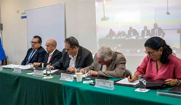 #LoLeíEnUniverso
La UV, a través de la <a href="/CUO_UV/">Coordinación Universitaria de Observatorios UV</a>  y el Instituto de Investigaciones en Contaduría, presentó y firmó las bases de colaboración del Observatorio de Gestión y Control de Recursos Públicos, en el auditorio de la @dgi_uv.
Detalles en: bit.ly/4kd5Wlj