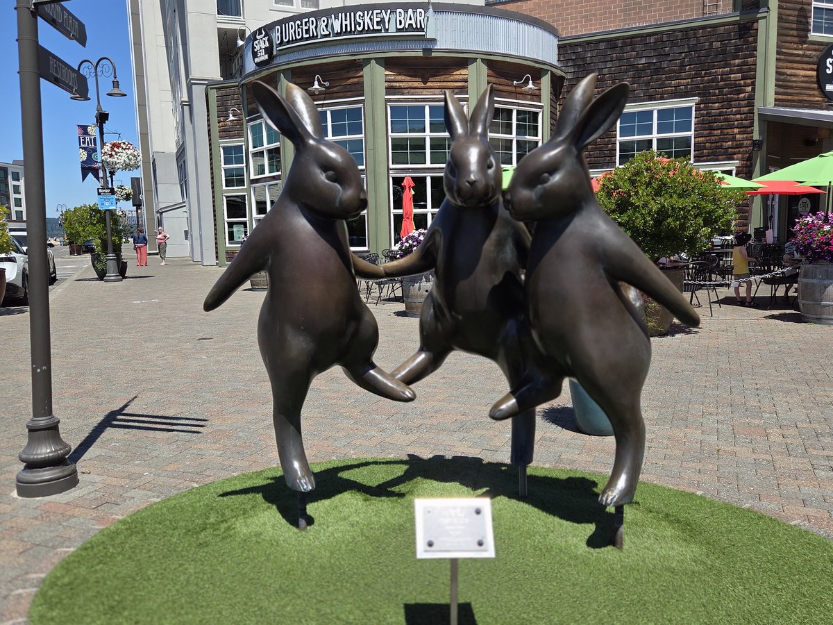 I found a cutie bunny sculpture today!