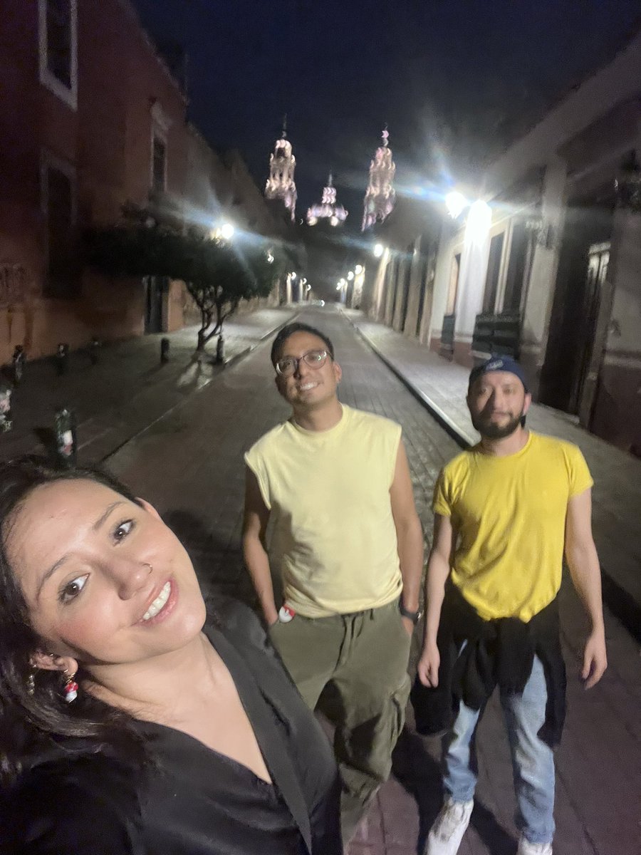 Los tqm <a href="/icarlosahedo/">Carlos Ahedo</a> &amp; <a href="/paosantillanmx/">Paola</a> 
📸 de la marcha del orgullo en #Paracho