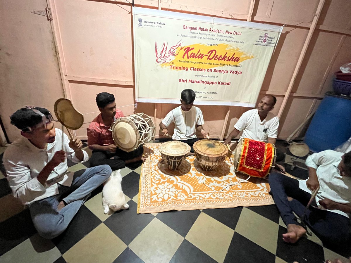 Glimpses of an ongoing training programme on Soorya Vadya under the guidance of Guru Shri Mahalingappa Karadi, Mahalingapur under Kala-Deeksha series of the Sangeet Natak Akademi, New Delhi.

#music #dance #drama #artist #folk #SangeetNatakAkademi #kaladeeksha #training