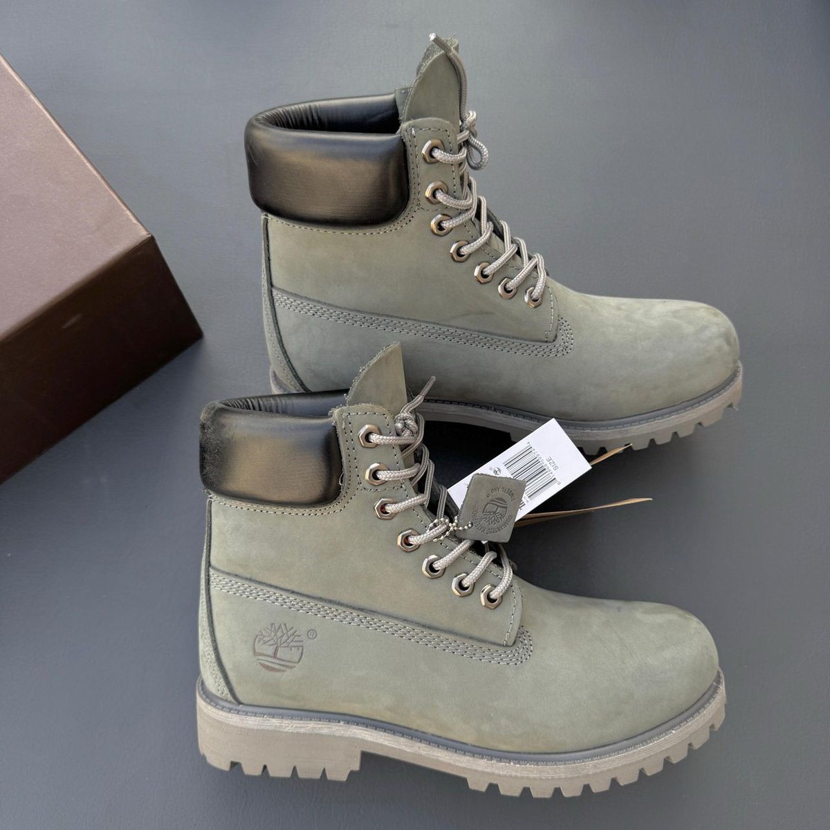 Genuine leather Timberland 🥾 
.
Size 40-45
.
BEI: 95,000/= badala ya 120,000/=
.
Njoo Whatsapp ☎️ 0743931620
.
P. S. Mkoani unapokea ndani ya masaa 24 hadi 12 tu 
.
<a href="/MiriamMkanaka/">MIRIAM💜</a> <a href="/MissChelsea1221/">Miss Chelsea1221</a> <a href="/YourFrenchFry/">CoCo🍫</a> <a href="/Eric__Bernard/">MR BEN</a> <a href="/funjojr/">MARLEY</a> <a href="/KingPablotz/">P A B L O 🦁</a> <a href="/Sativa255/">SATIVA</a> <a href="/Thereal_taivina/">Taivina James</a>